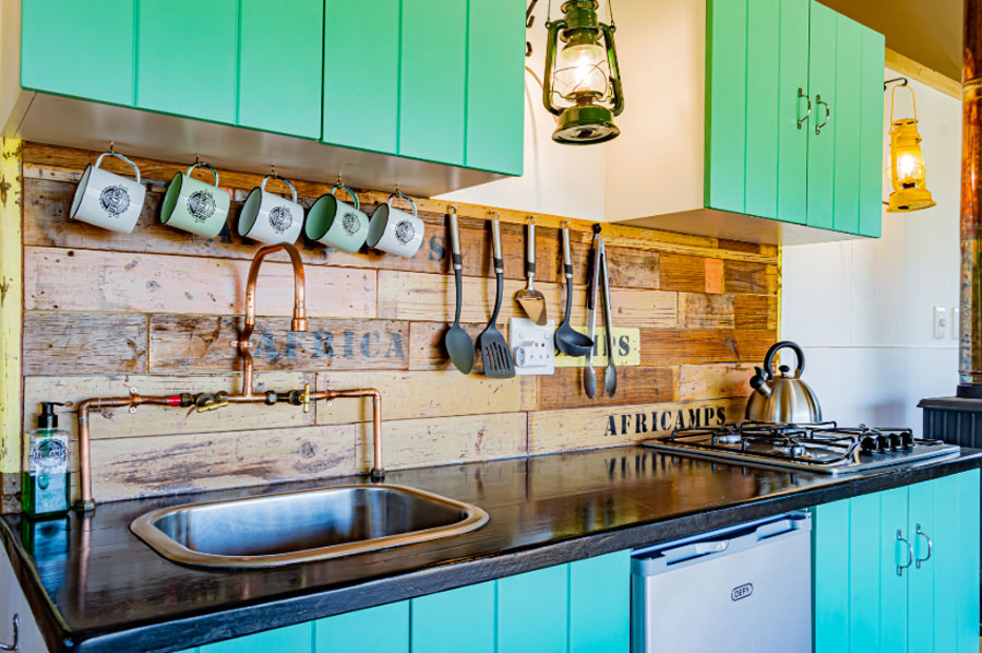 self-catering-kitchen-at-africamps-at-kambati-in-swellendam-glamping