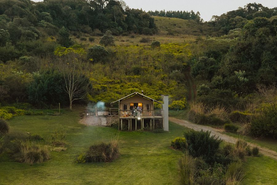africamps at gowan valley the midlands_metaslider_03 couple-in-hot-tub-with-view-africamps-gowan-valley-midlands-kzn-south-africa-glamping